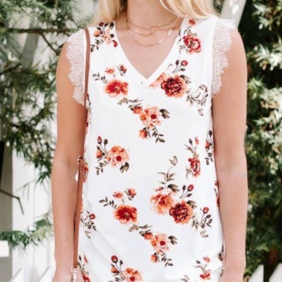 AMARYLLIS Lainey Lace Trim Sleeves Top in Floral Print - Picture 4 of 7